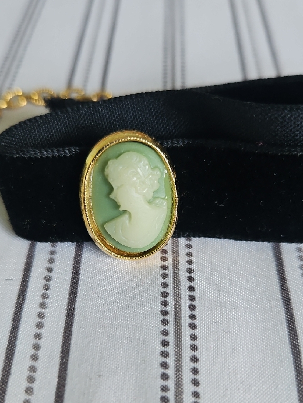 Gold-Trim Green Cameo Pendant Necklace - Classic Women's Jewelry